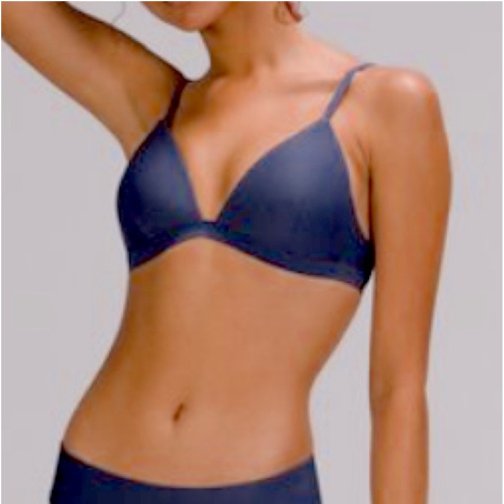 NEW LTD. EDT. lululemon SZ. 2 Waterside Swim Top True Navy/C Cup BNWT